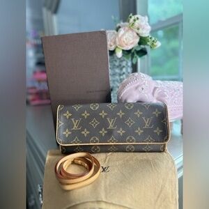Louis Vuitton Monogram Pochette Twin GM